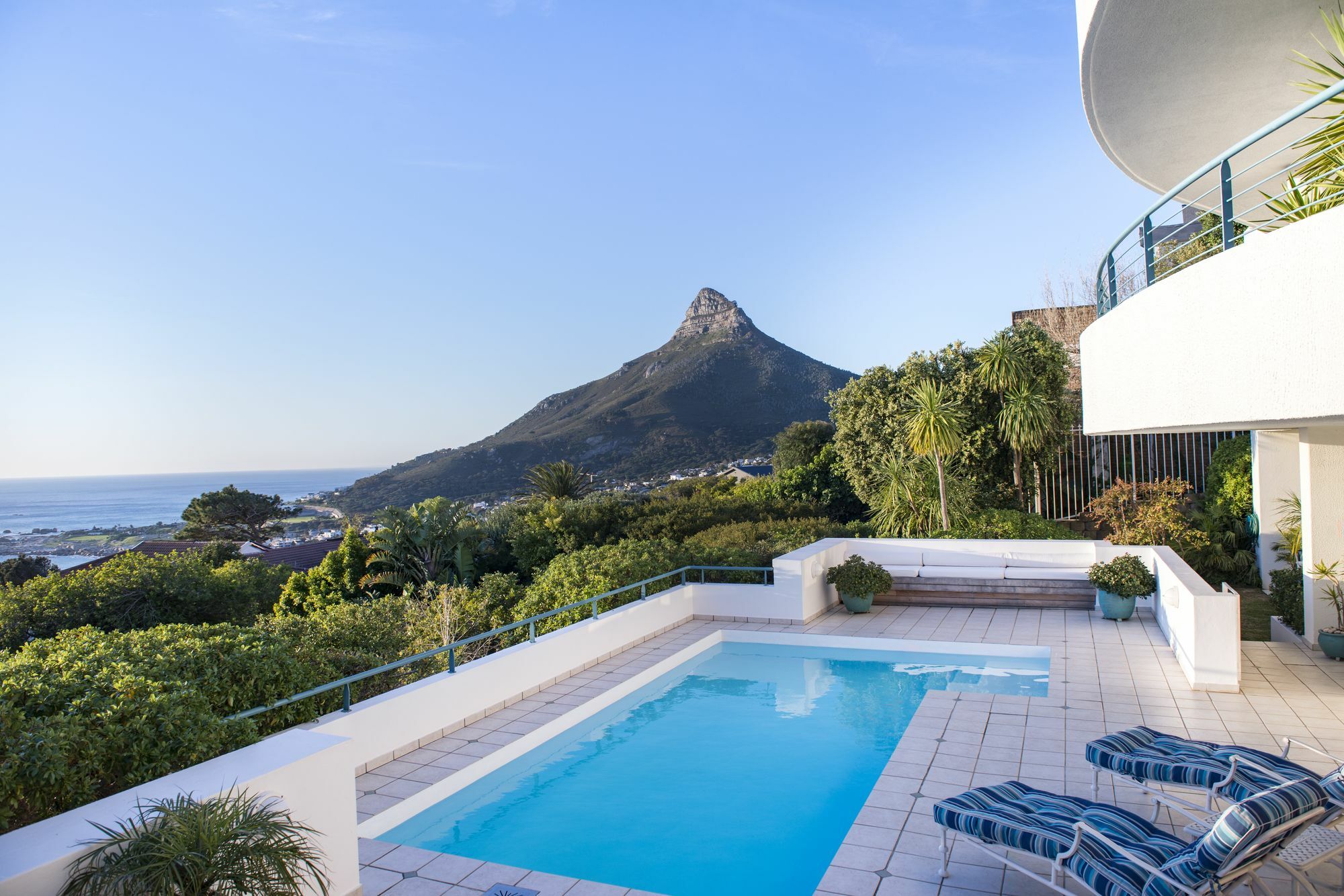 Bay Reflections Camps Bay Luxury Serviced Apartments เคปทาวน์ ภายนอก รูปภาพ