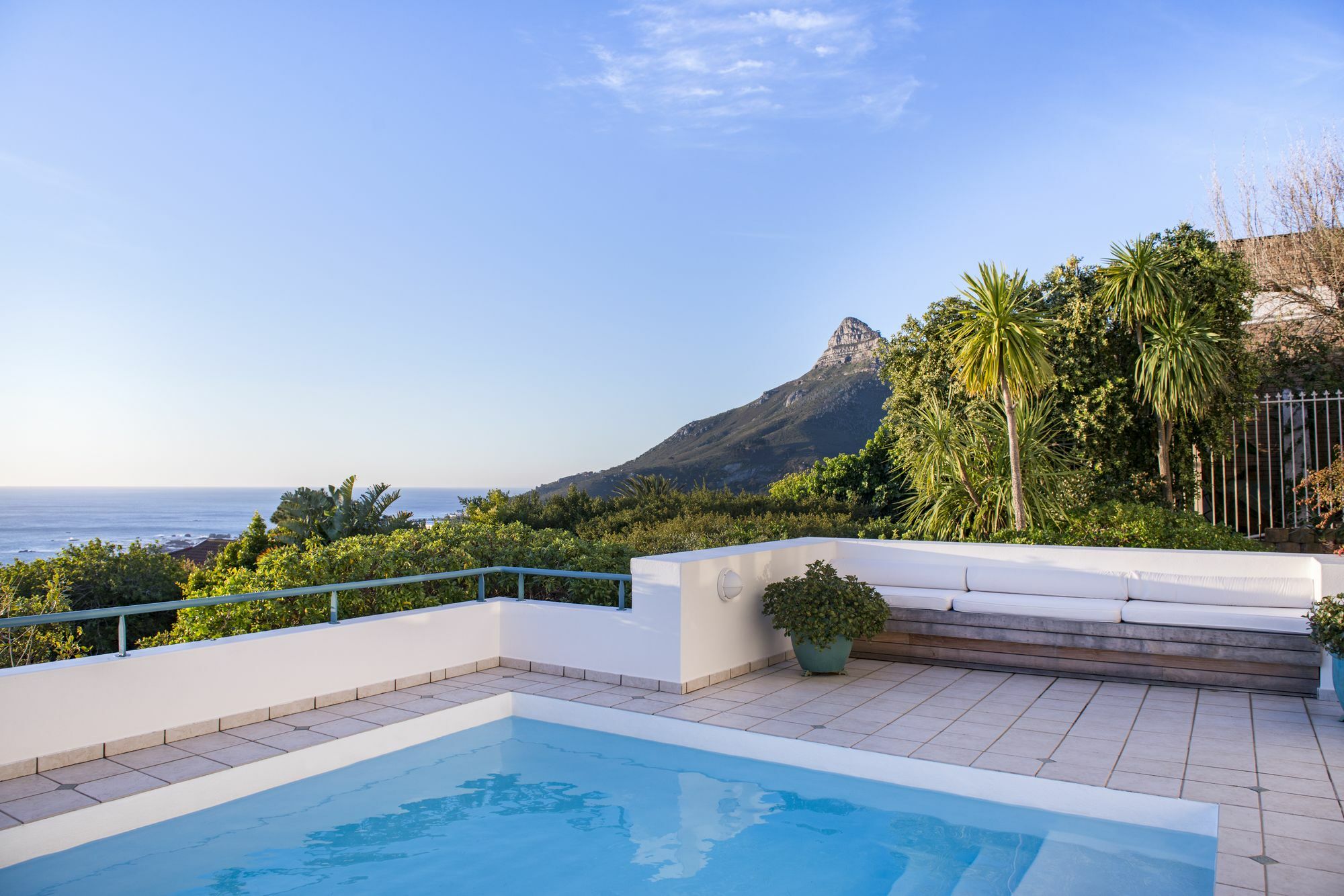 Bay Reflections Camps Bay Luxury Serviced Apartments เคปทาวน์ ภายนอก รูปภาพ