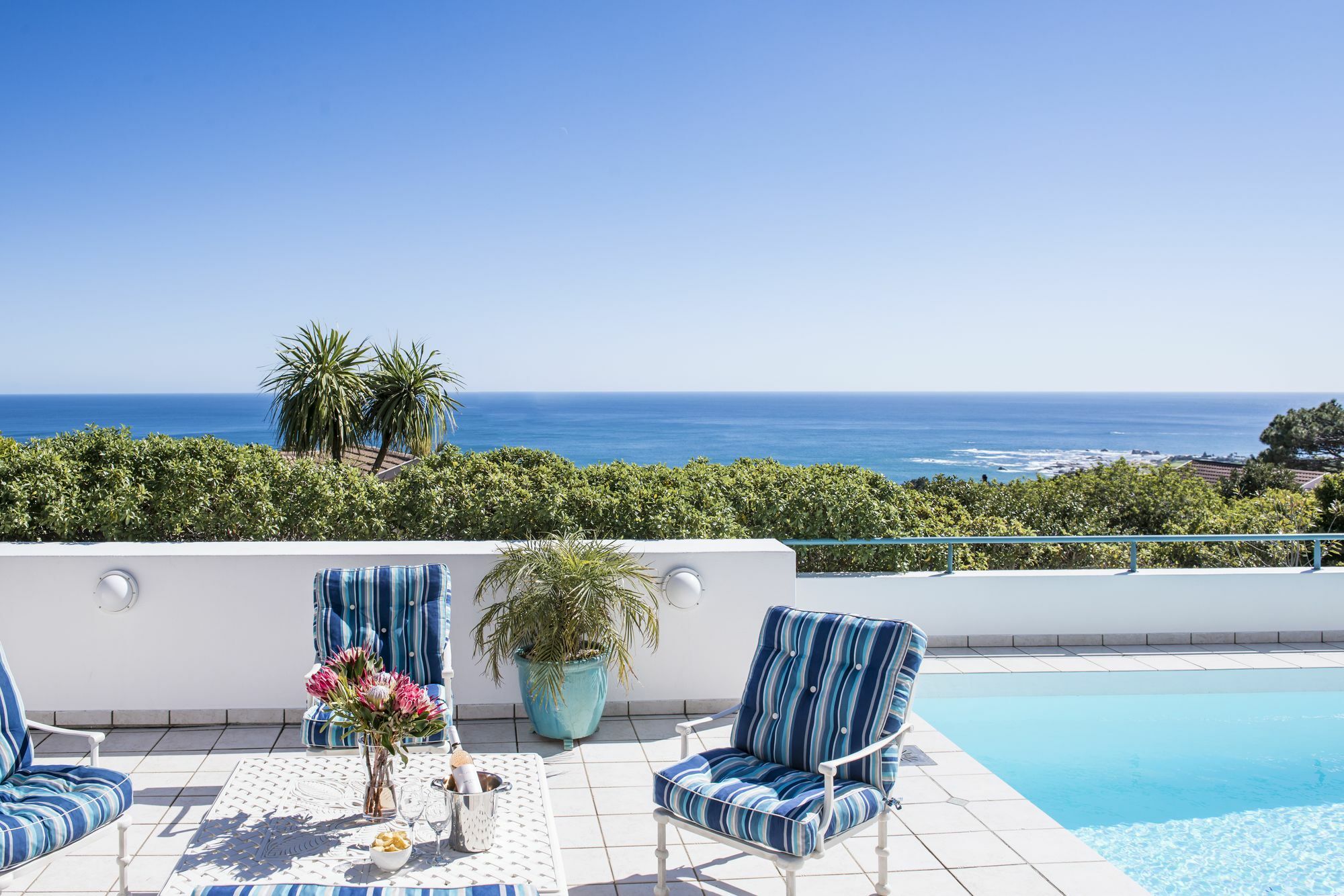 Bay Reflections Camps Bay Luxury Serviced Apartments เคปทาวน์ ภายนอก รูปภาพ